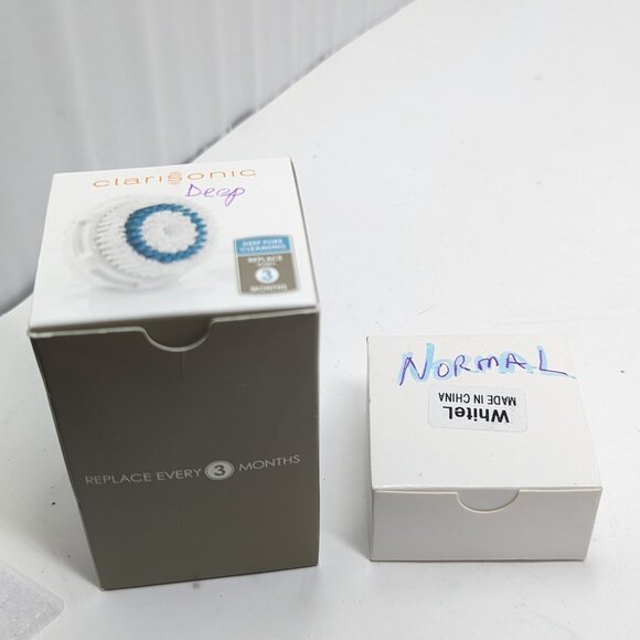 New Purple Clarisonic Mia 2 (2 Speed) Sonic Facial Cleansing System Set - Picture 2 of 6